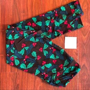 LuLaRoe TC leggings - Holly berries
